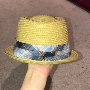 Straw hat with plaid ribbon